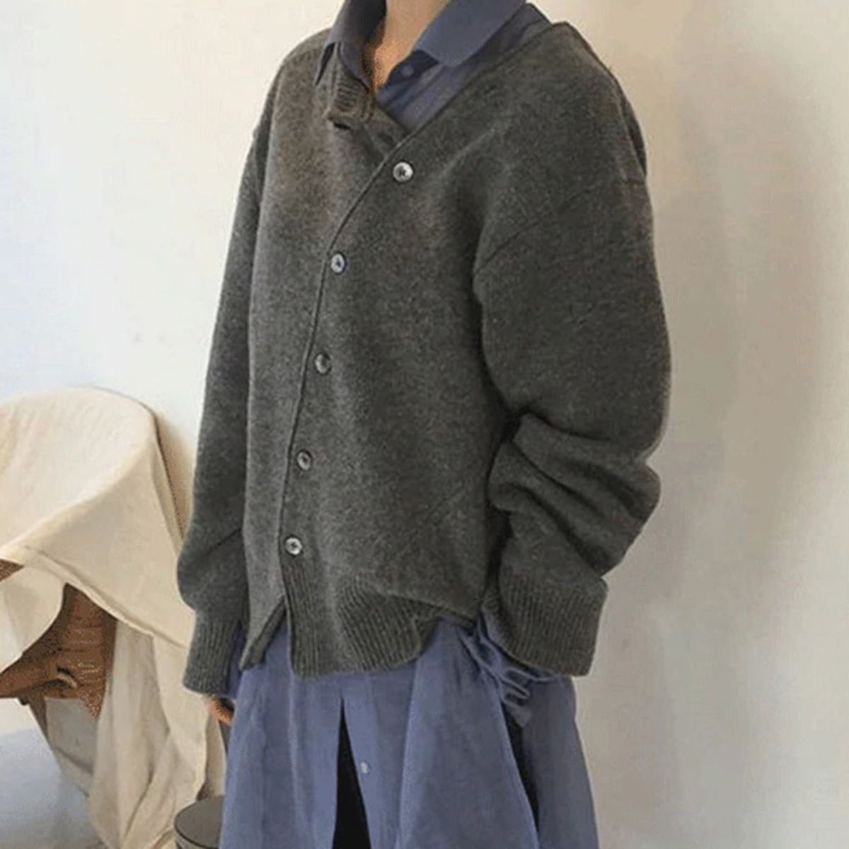 Marie | Comfortabel kasjmier wikkelvest met speels knoopdetail